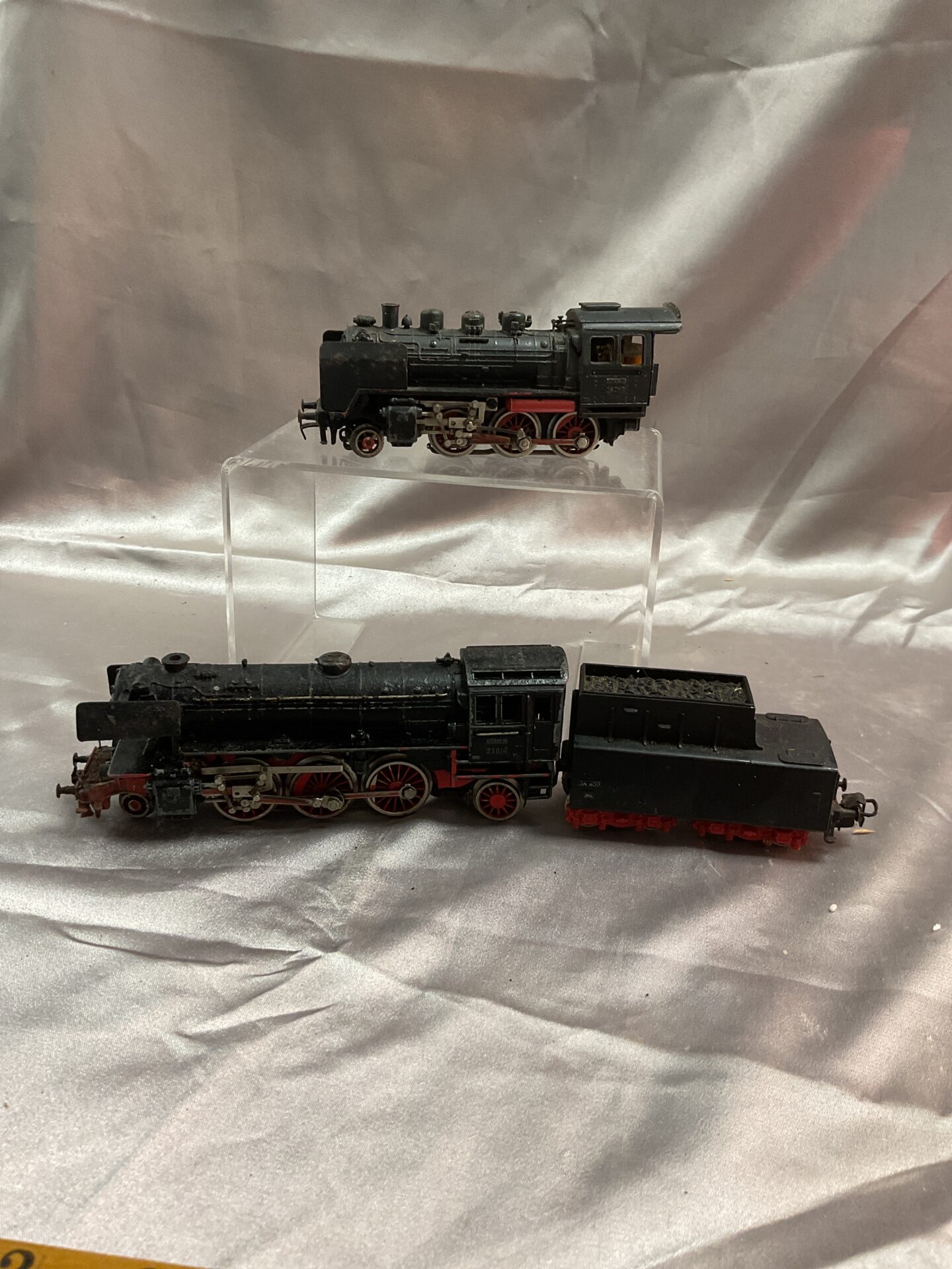 737 Vintage Marklin Ho three rail Engines Inc DA800 23014 with tender and FM800 24058