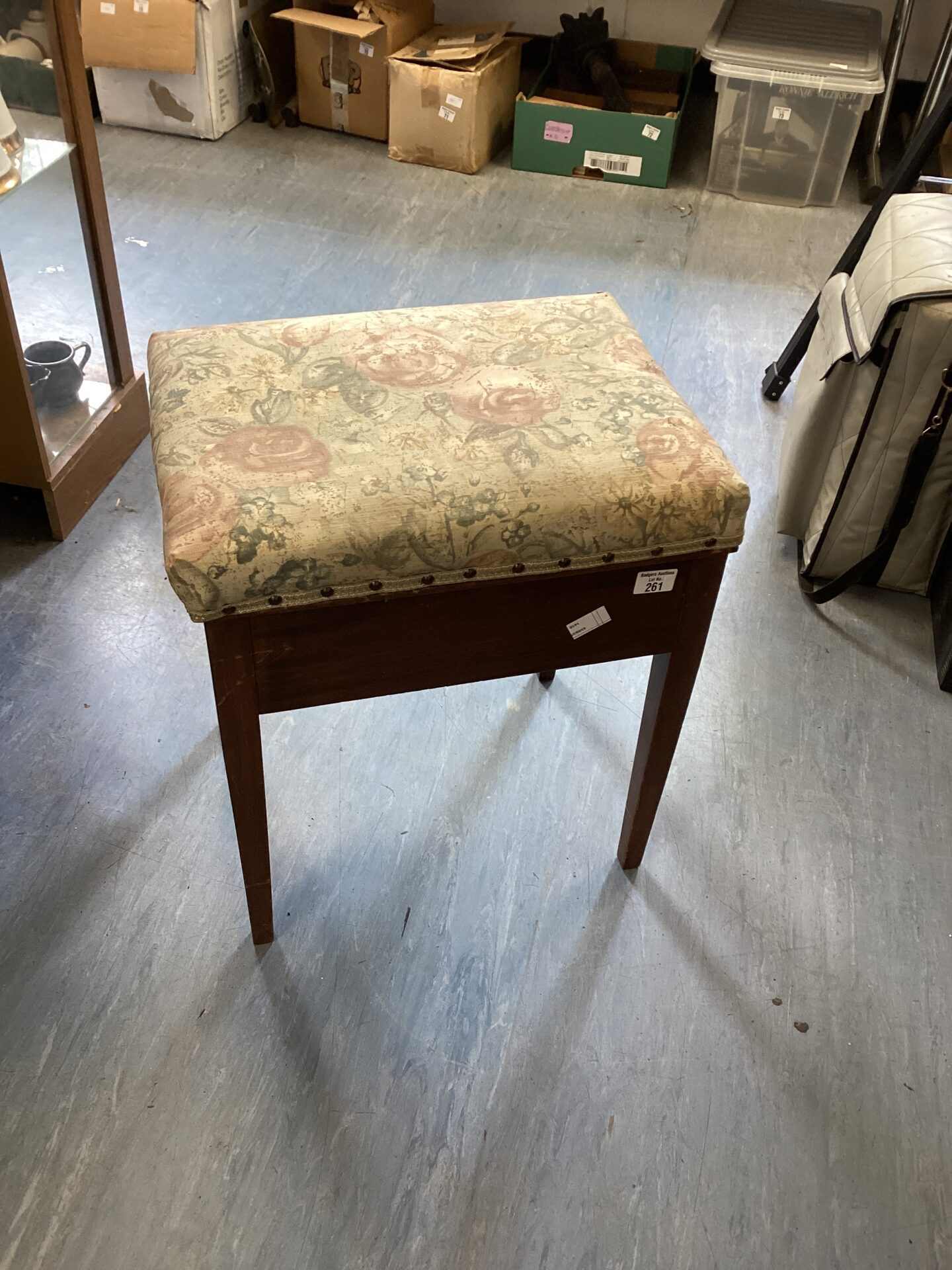 637 Vintage Padded Sewing Box