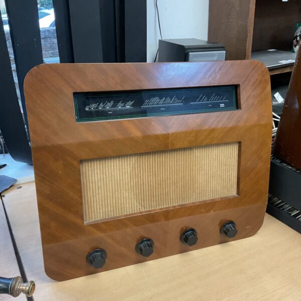 Front view of a vintage Murphy valve radio.