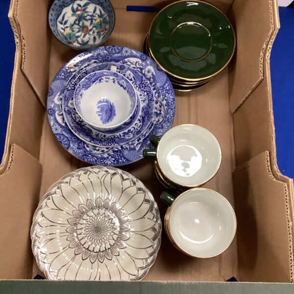 Mixed china lot featuring Spode and Wedgwood porcelain pieces.