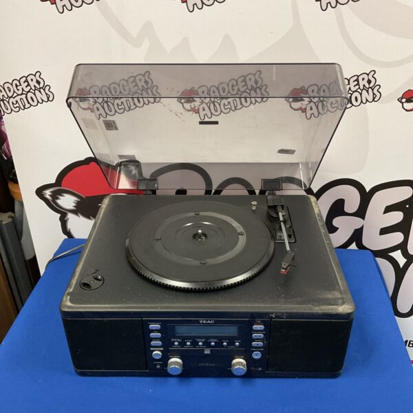Teac LP-R400 turntable record player in good condition.