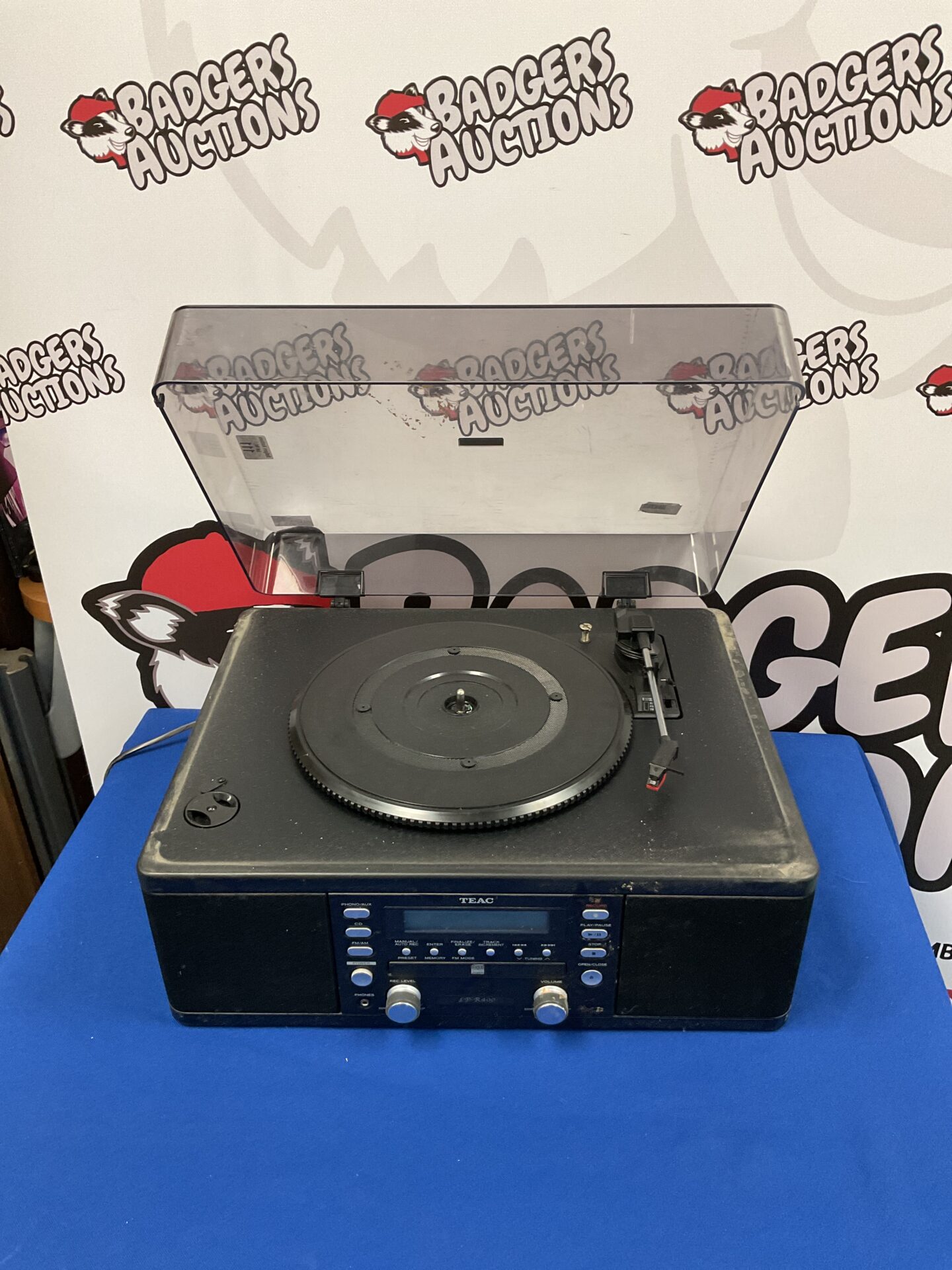 111 Teac lp-r400 cd turntable music system