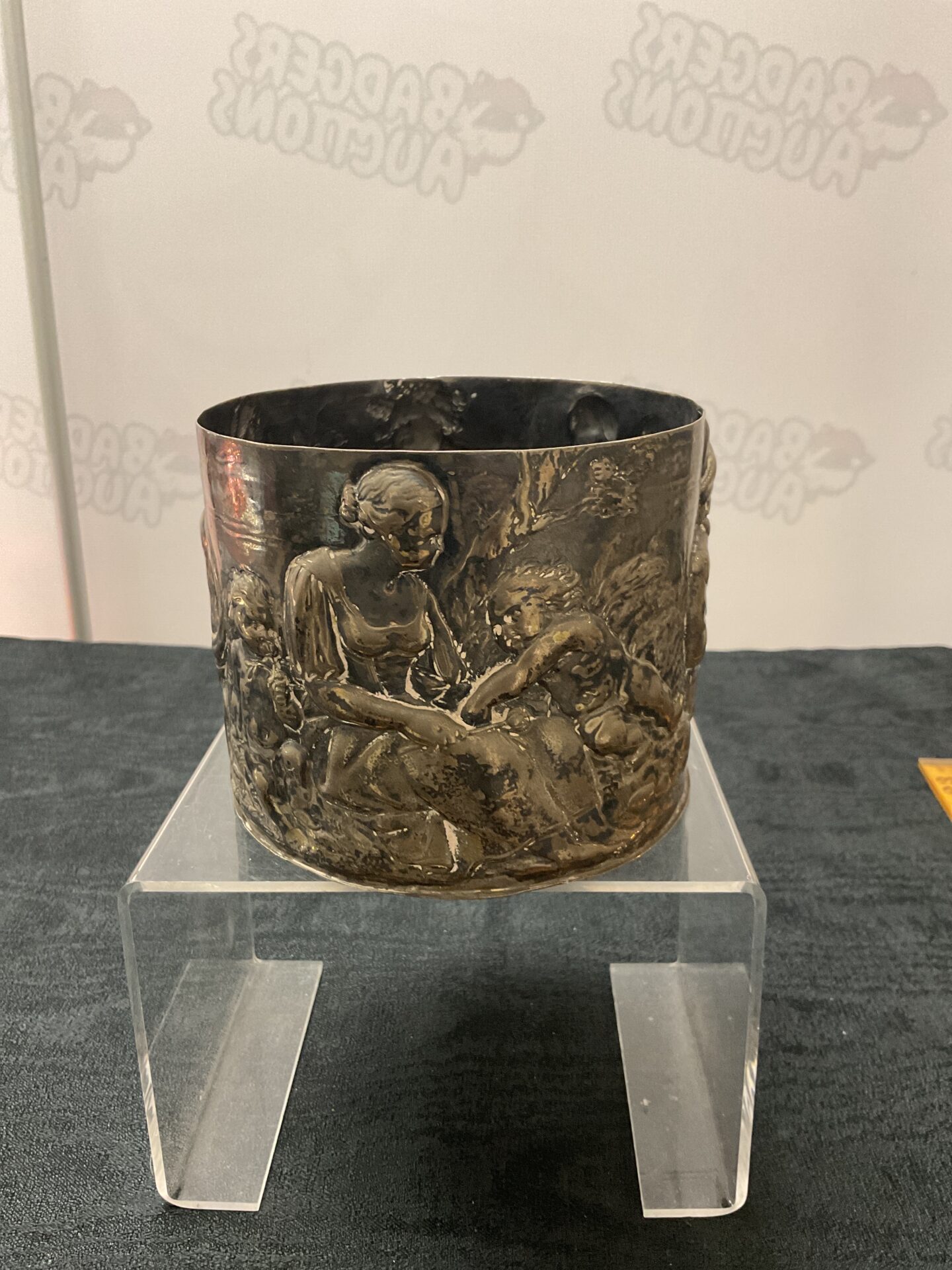 876 whitemetal relief decorated Pot 53.7g