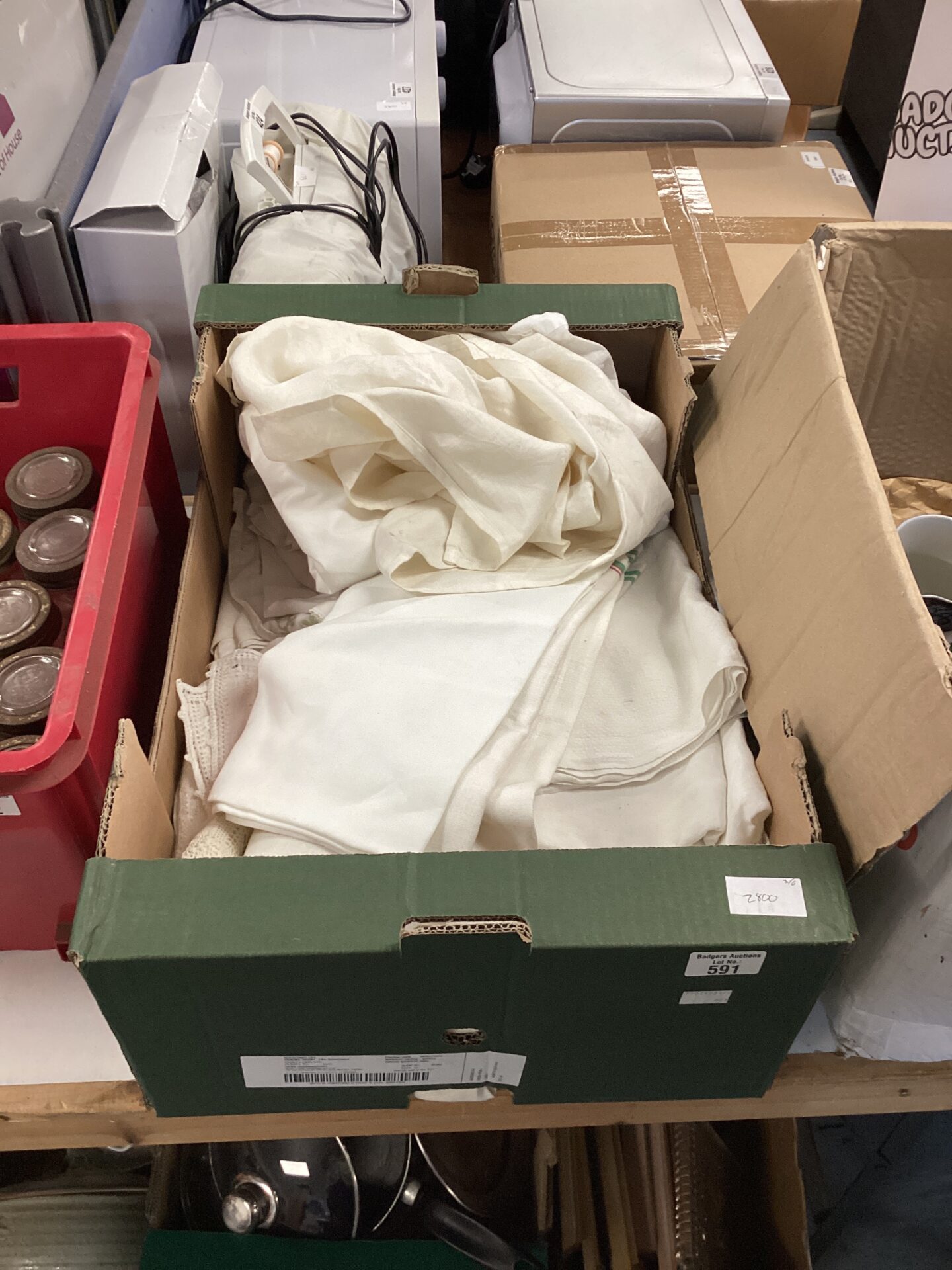 591 Box of assorted linen
