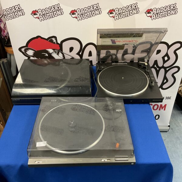 Vintage turntable lot featuring Technics and Pioneer record players.