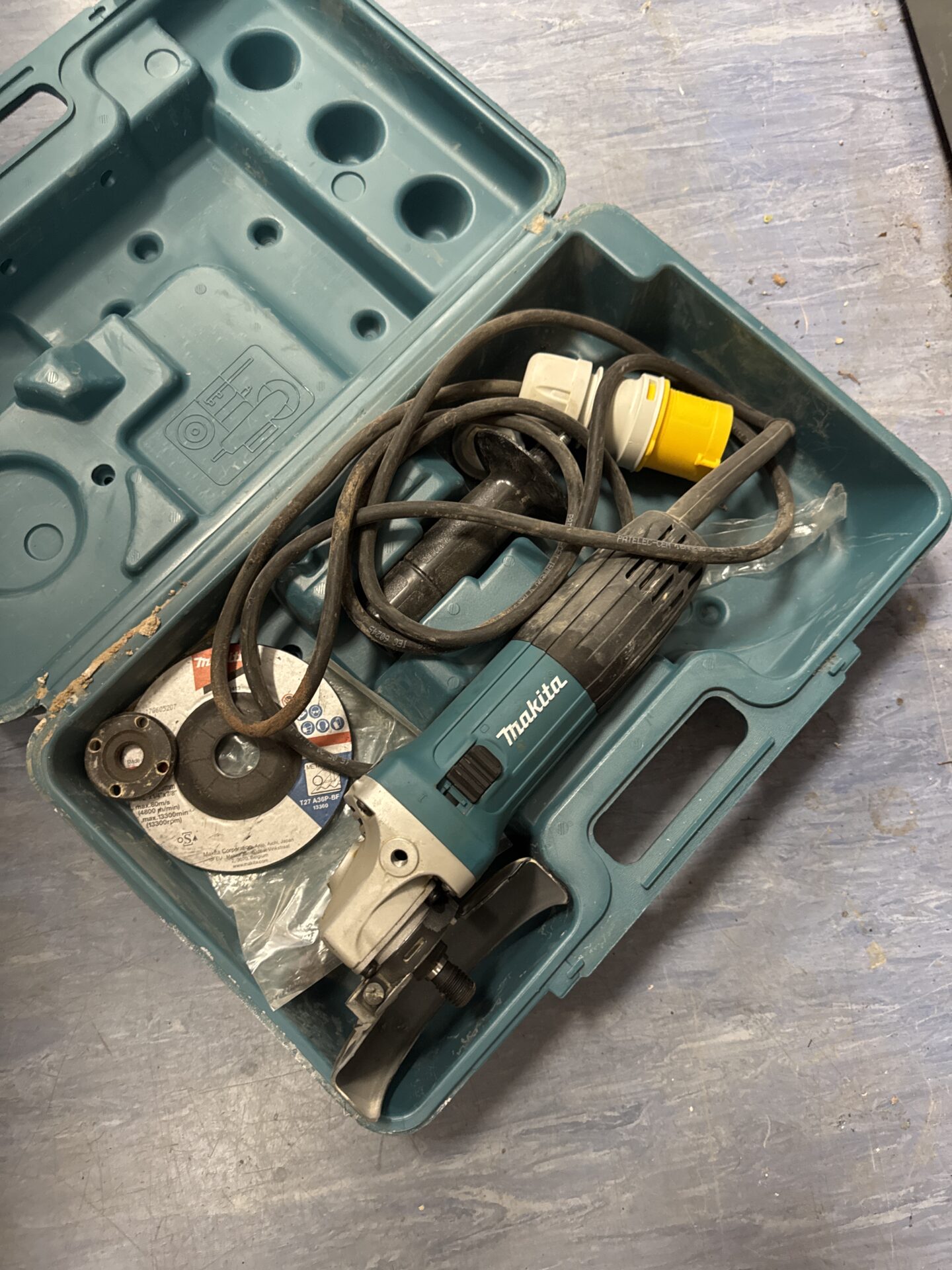 988 Makita ga4530r 110v angle grinder