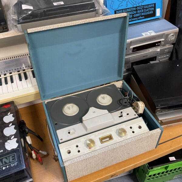 Vintage Defiant reel to reel tape recorder in used condition.