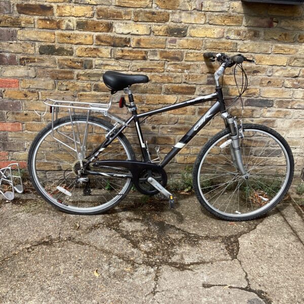 Black and silver Wayfarer CBR cross bike with rear rack.