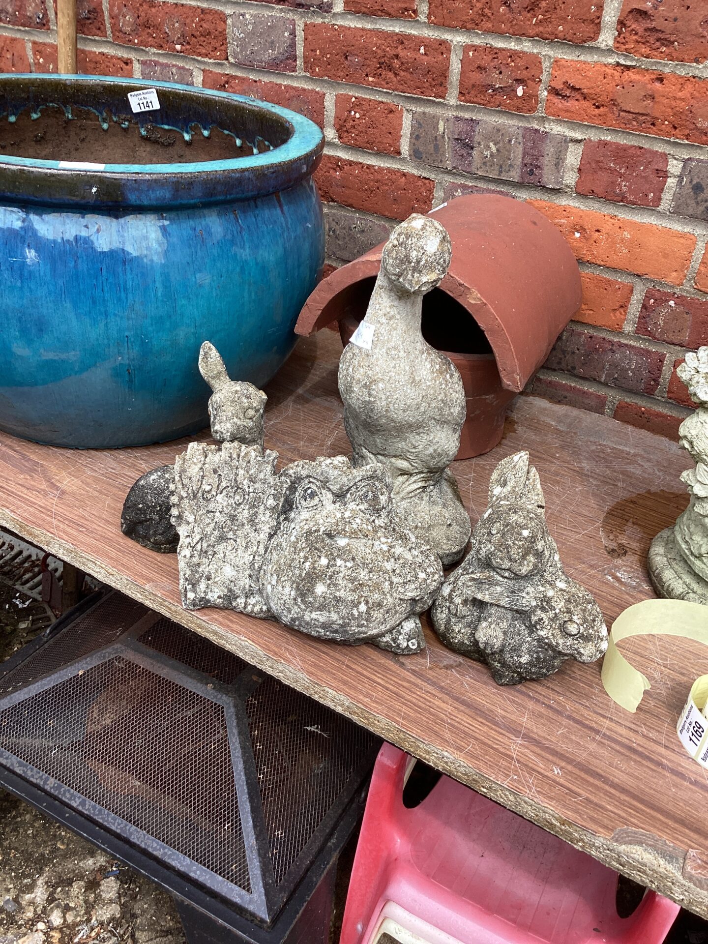 1132 Four small garden ornaments