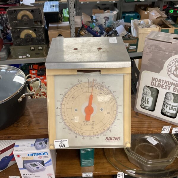 Vintage Salter scale model 182, a classic kitchen weighing tool.
