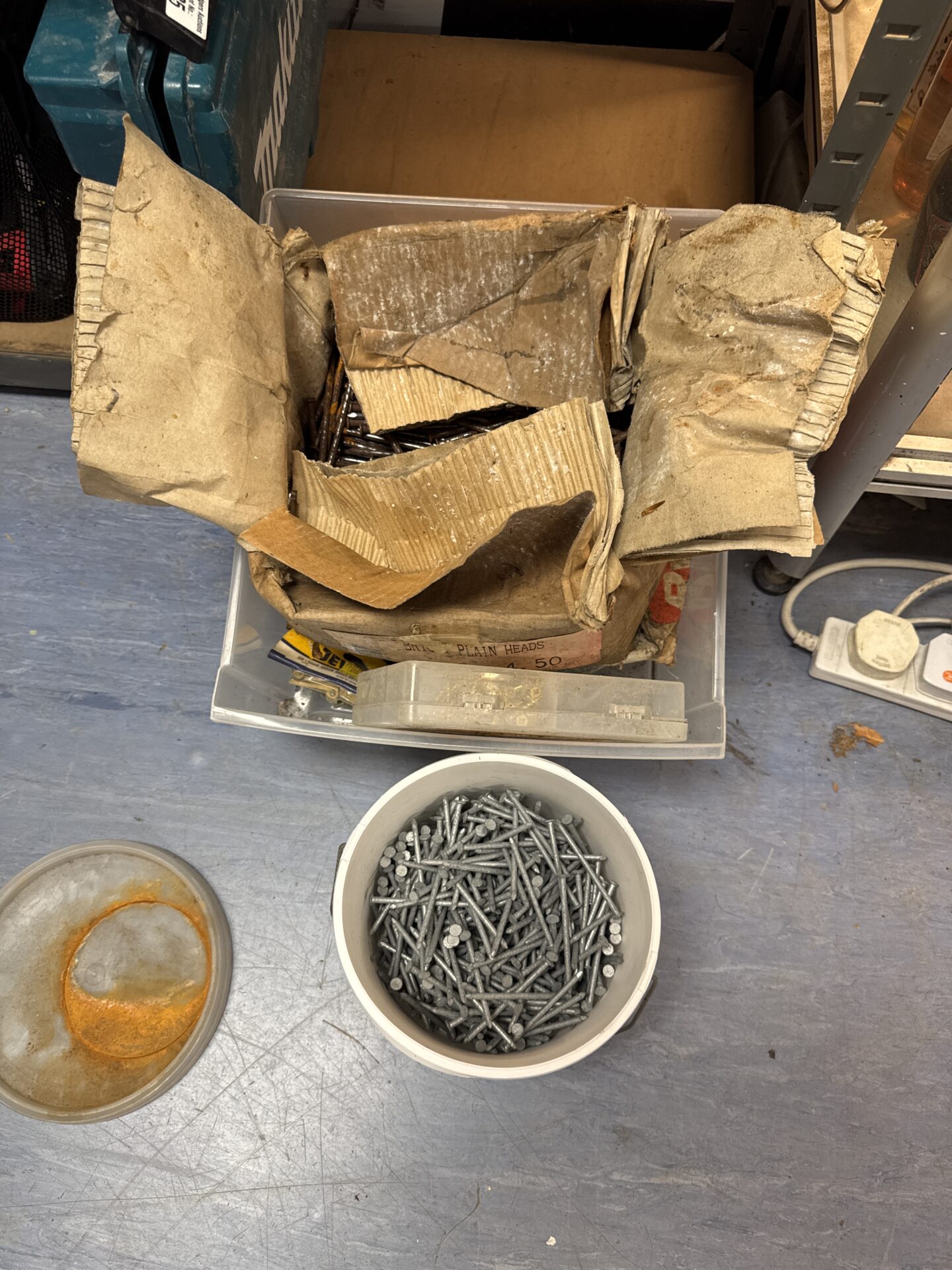 934 Box & bucket of assorted nails & screws