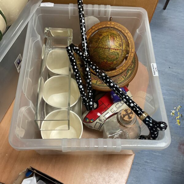 Mixed lot featuring a tabletop globe and empty bottles.