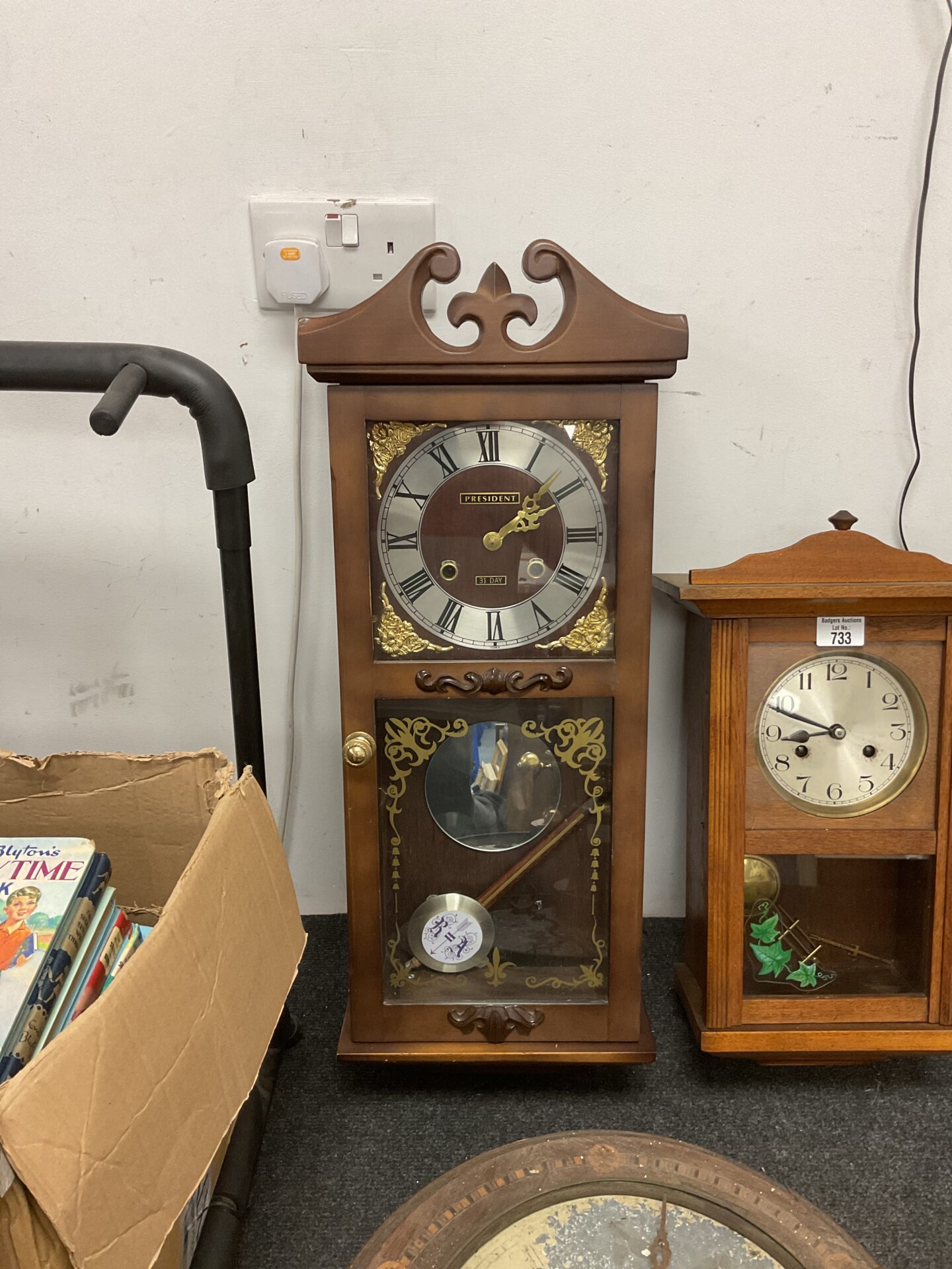 690 President 31 day wall clock with pendulum & key