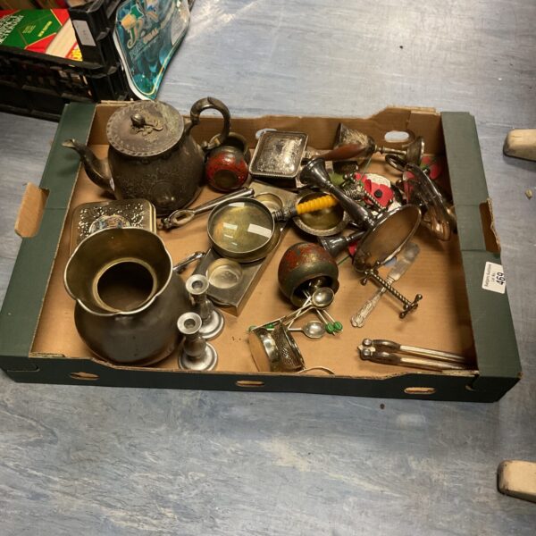 Mixed silverplate lot with vintage cutlery and silverware.