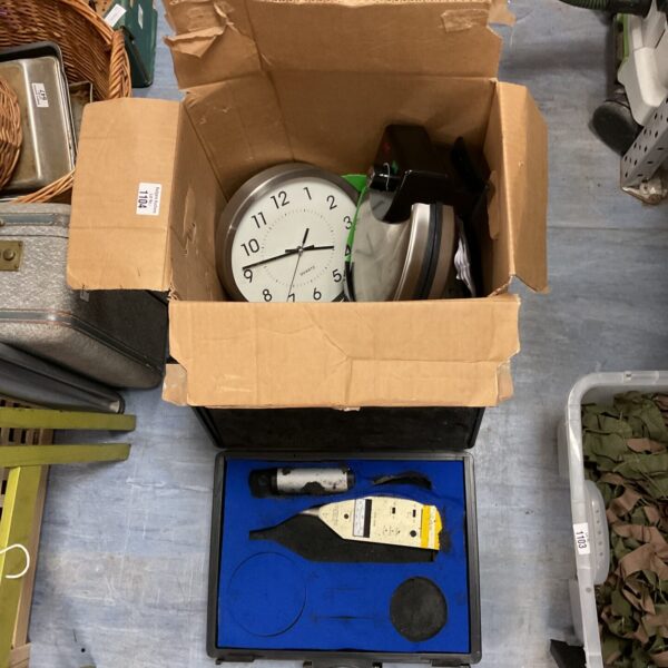 Mixed lot featuring a vintage sound level meter and wall clock.