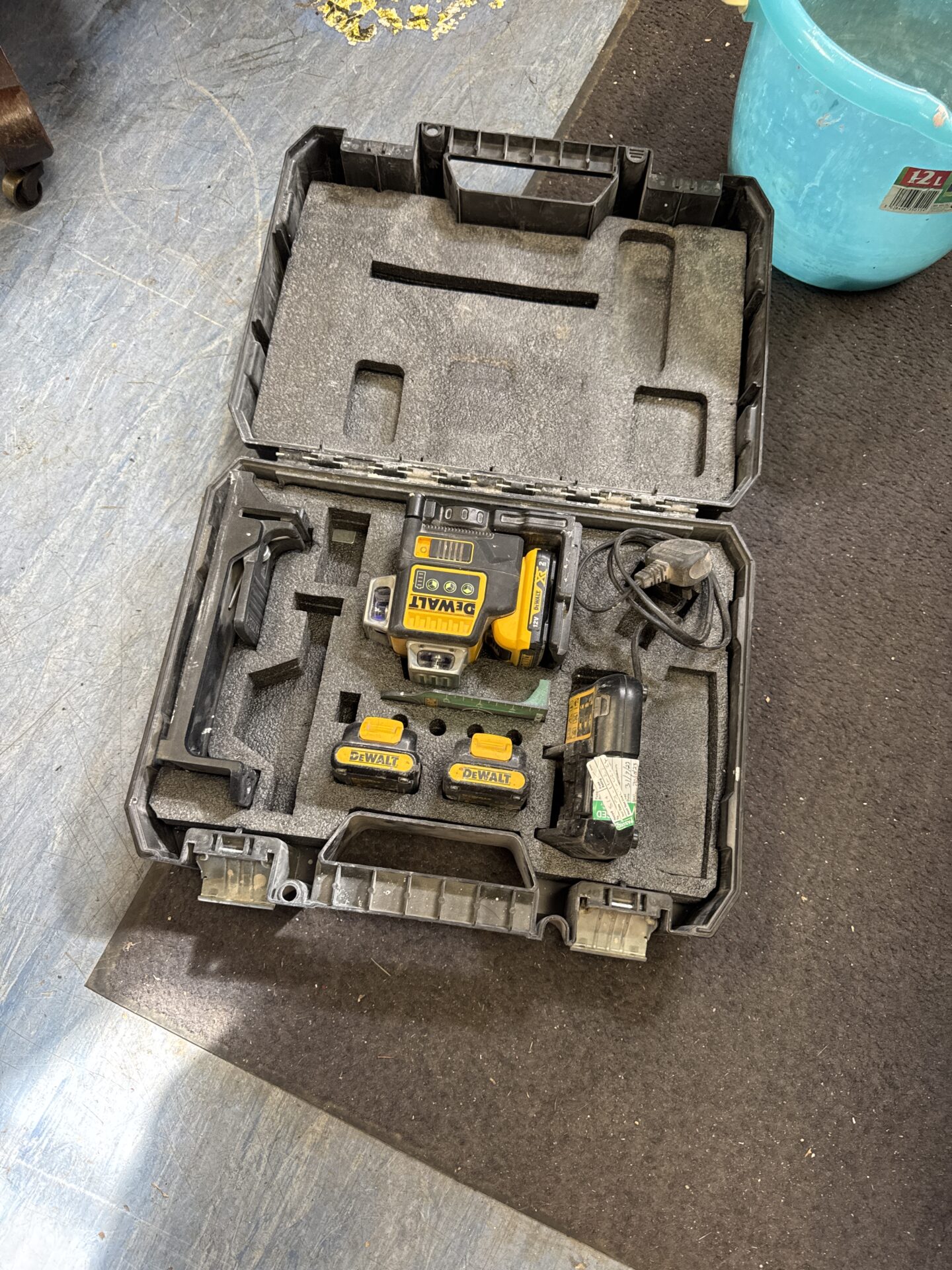 1090 Dewalt laser level set – spares/repairs
