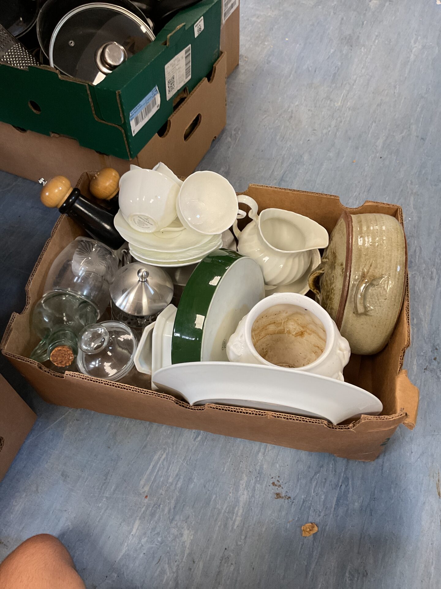 525 Box if mixed china and others inc Wedgwood