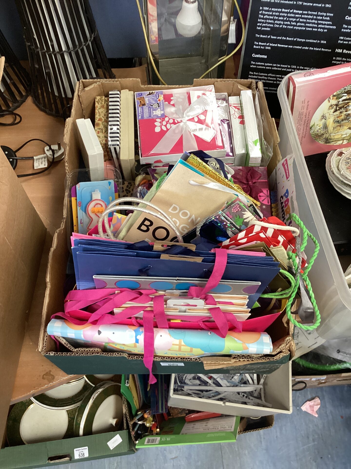 478 Box of mixed party supplies inc gift bags, candles & balloons