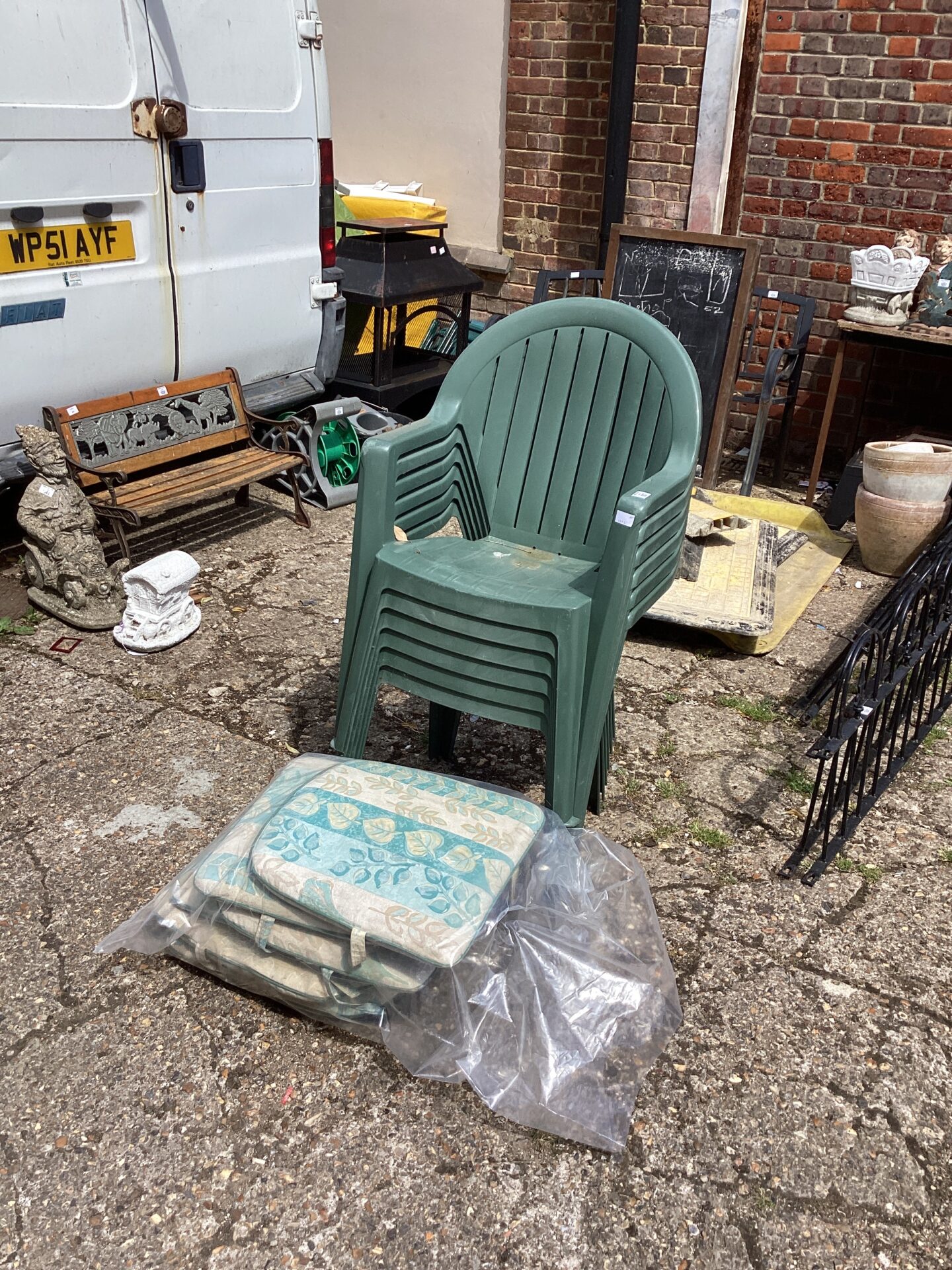 1037 Six garden chairs with Cushions
