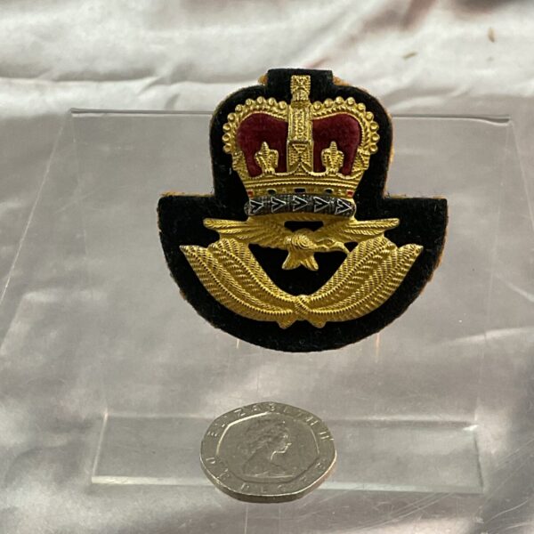 Vintage RAF Warrant Officer cap badge with Queen’s Crown detail.
