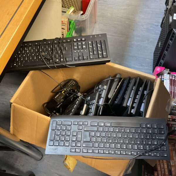 Mixed lot of Dell and Lenovo computer keyboards for parts or collection.