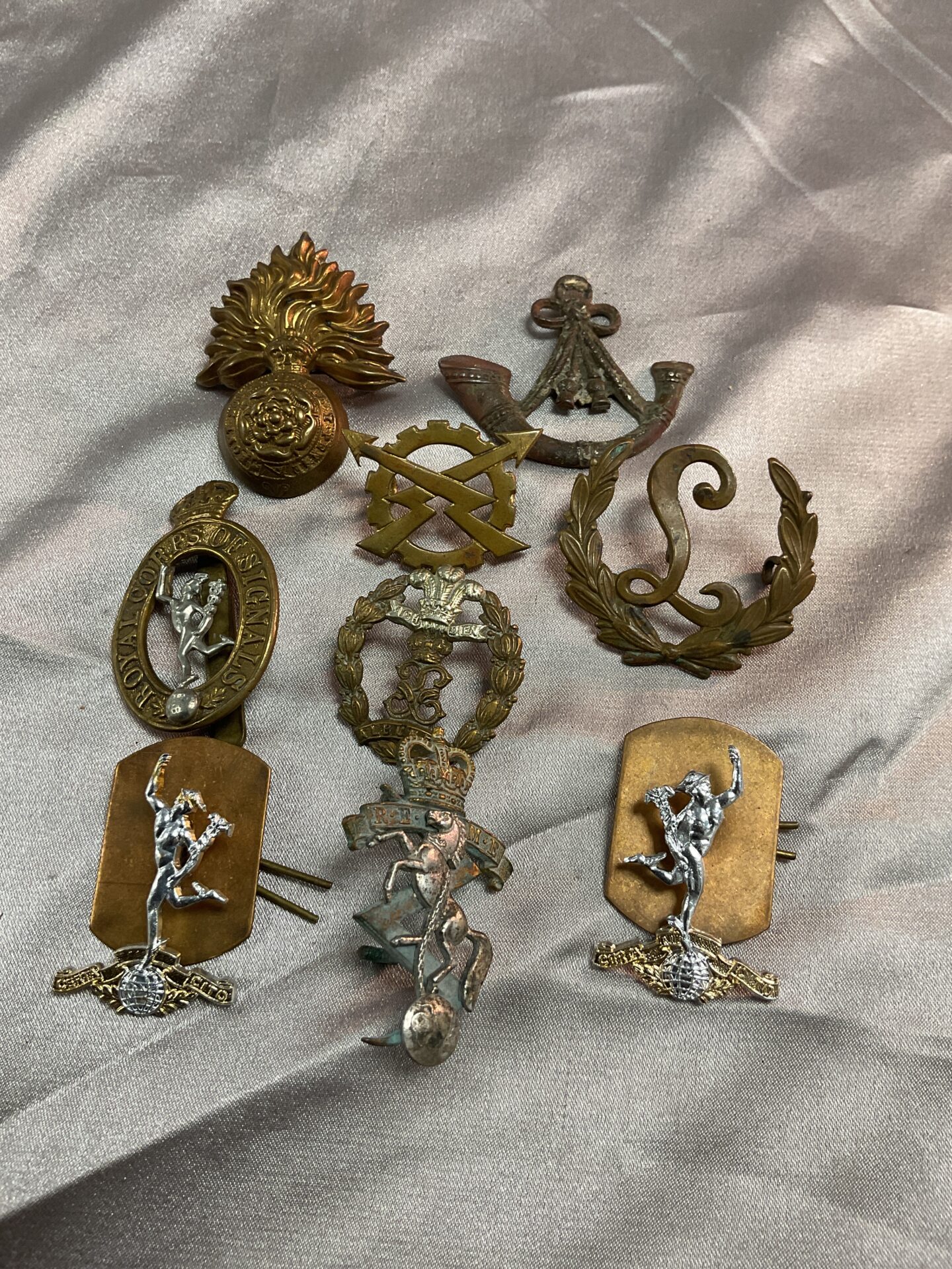 770 Collection of ww2 Cap and collar badges and modern day badges