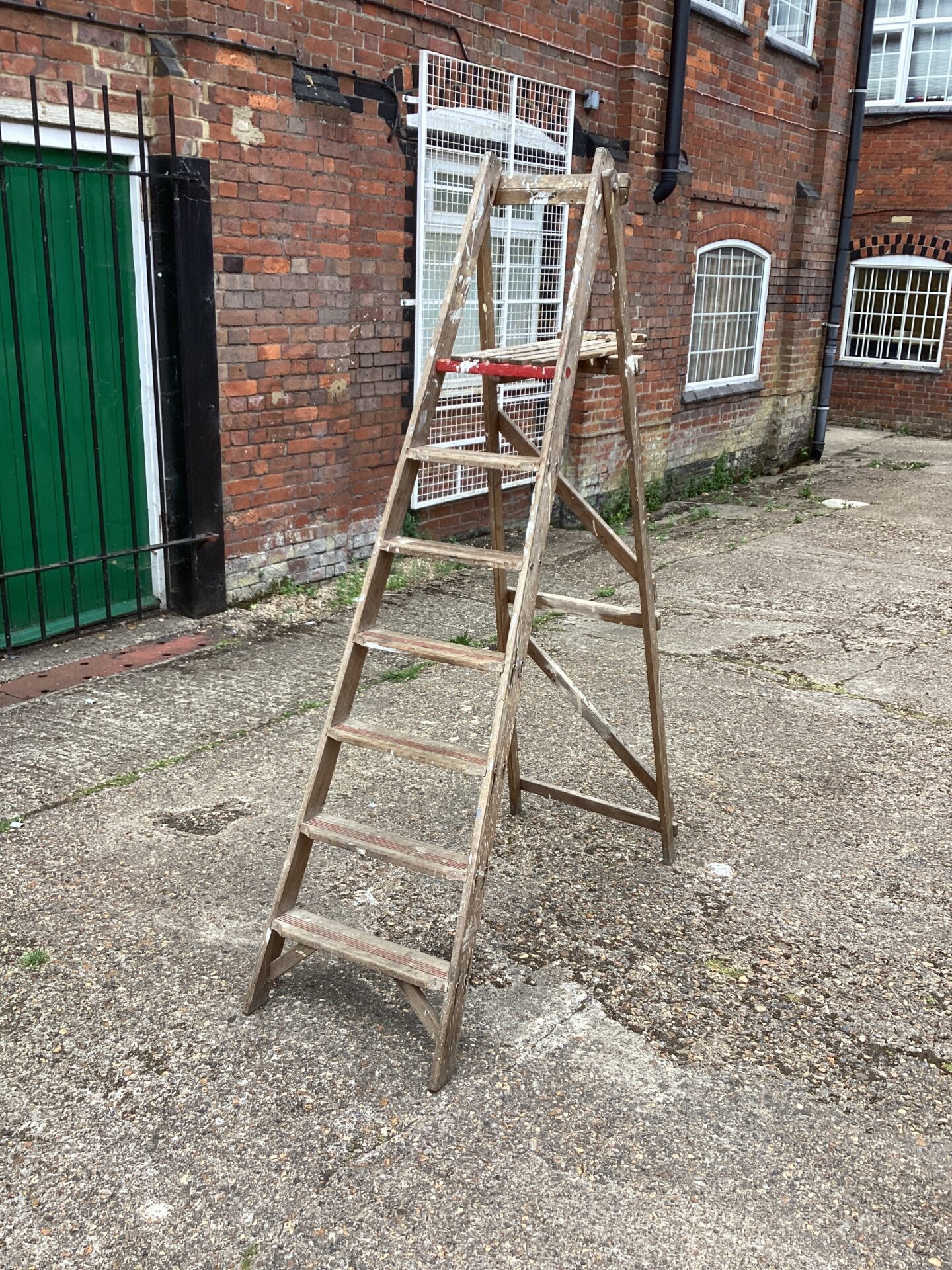 1005 Wooden 6’ platform step ladder