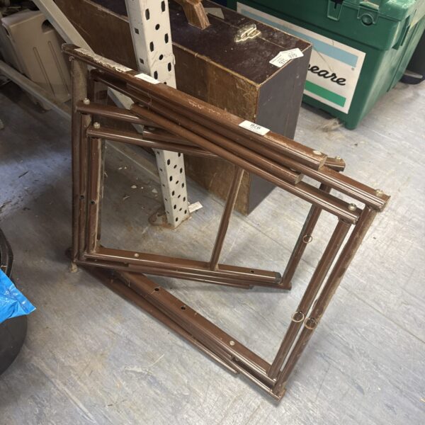 Metal folding ladder, model DX 03261, for DIY and maintenance.