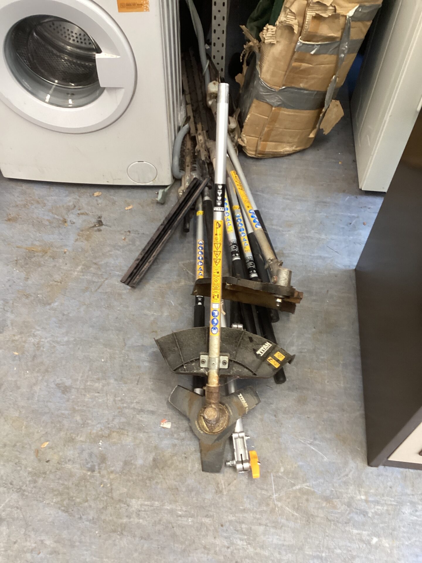 1072 Selection of Power Strimmer attachments