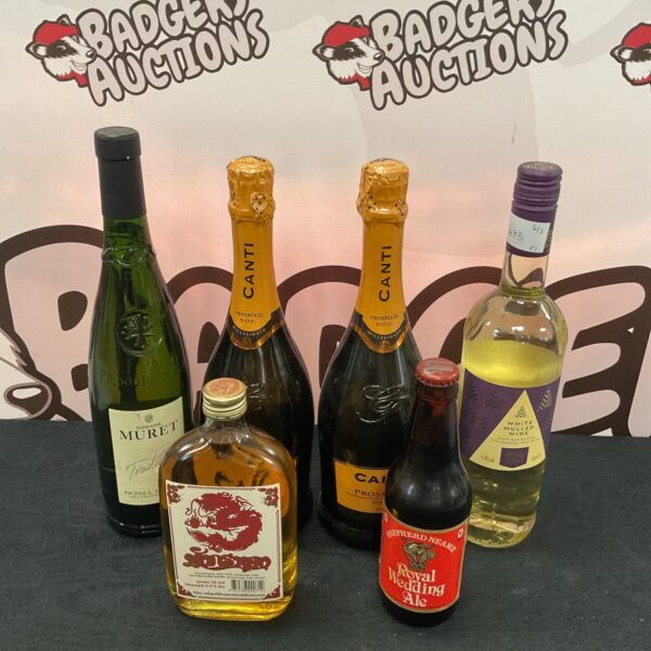 Mixed wine and alcohol lot including Canti and Muret bottles.