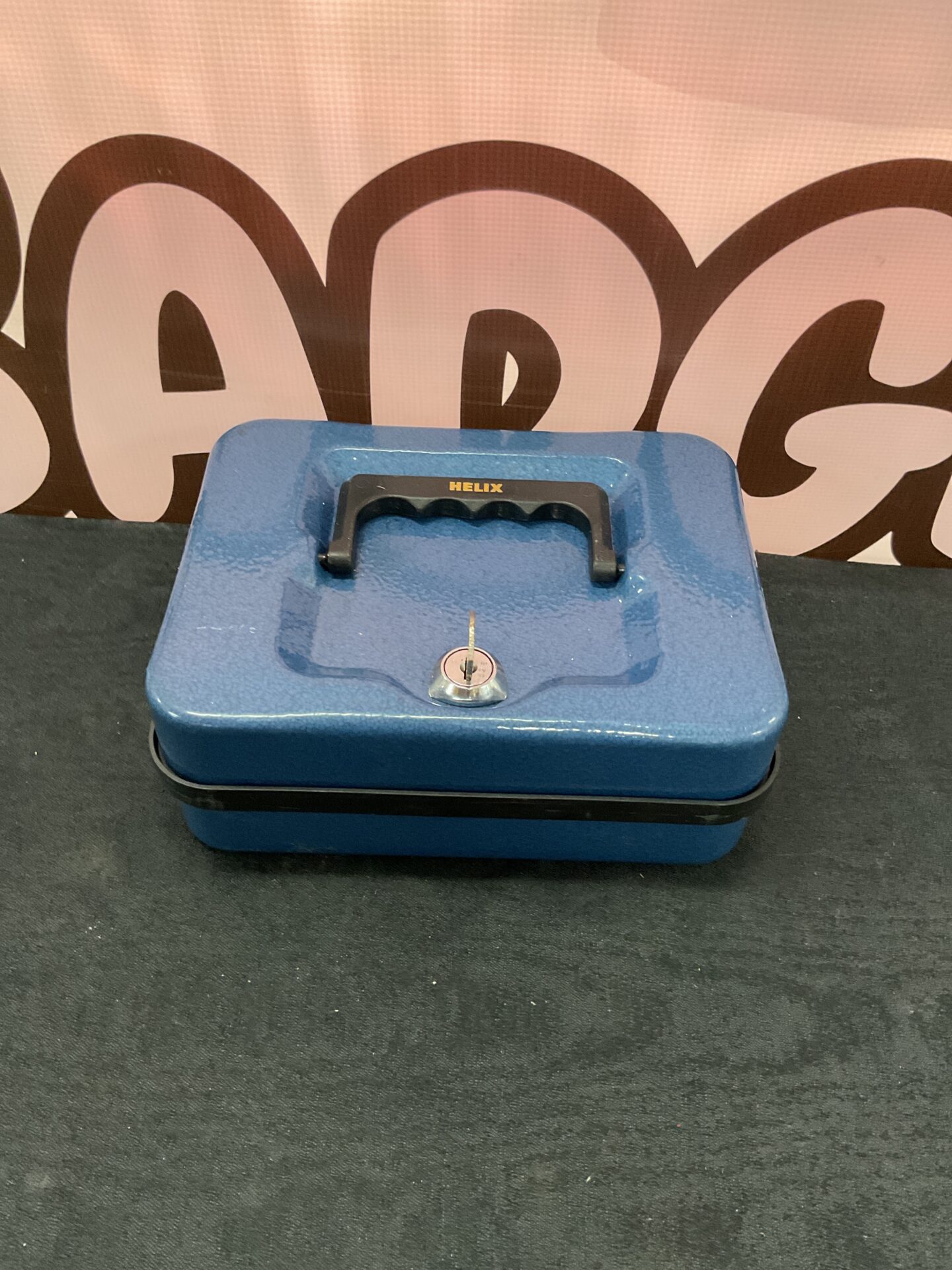 412 Helix moneybox with keys