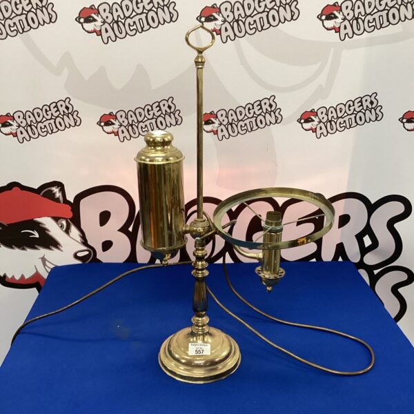 Brass reproduction oil lamp table lamp with vintage style.