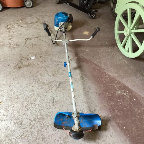 Hyundai petrol garden strimmer with brush cutter head.