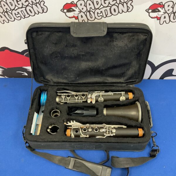 Vintage Lindo clarinet in a protective hard case.