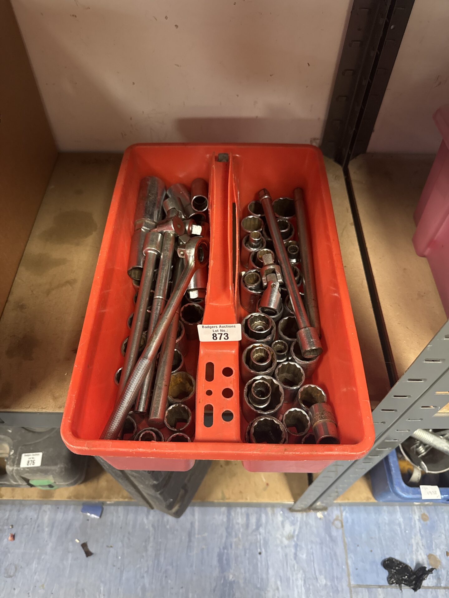 873 Tray of sockets & ratchets