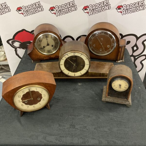 Lot of five vintage mantle clocks, including a Kienzle.