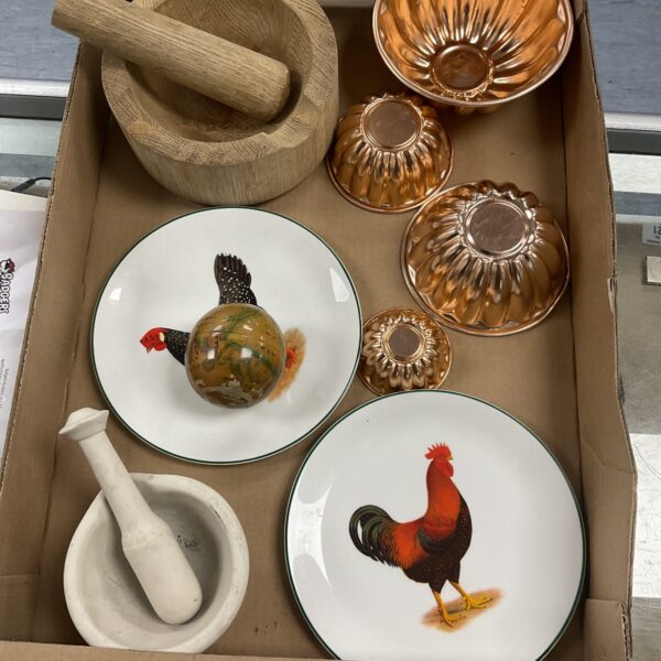 Vintage kitchenalia mixed lot with copper molds and mortar.