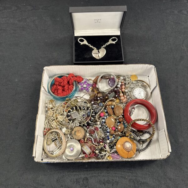Assorted costume jewellery lot with heart keyring and vintage pieces.