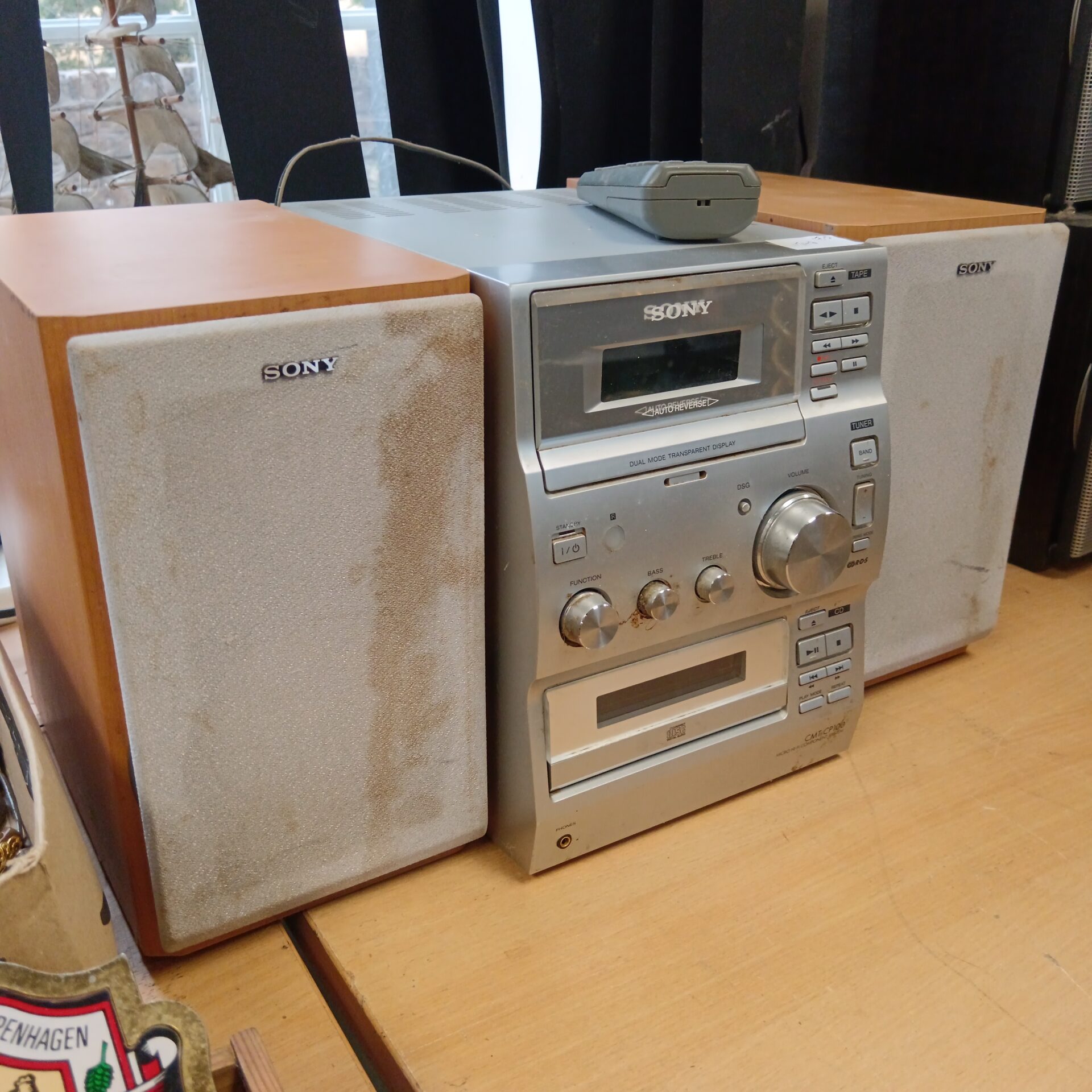 074 Sony micro hifi system cmt-co100 with remote