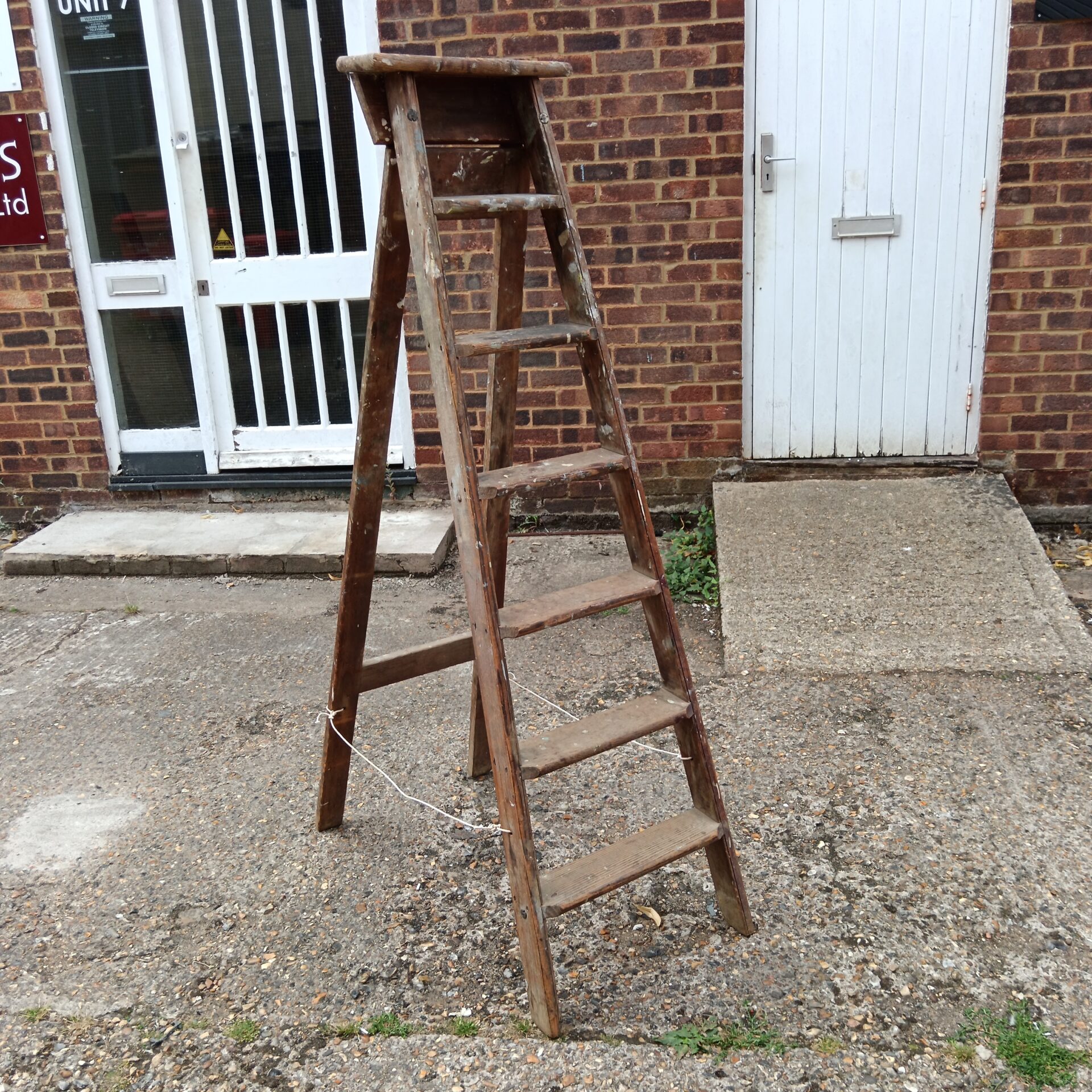 1056 Vintage wooden step ladder