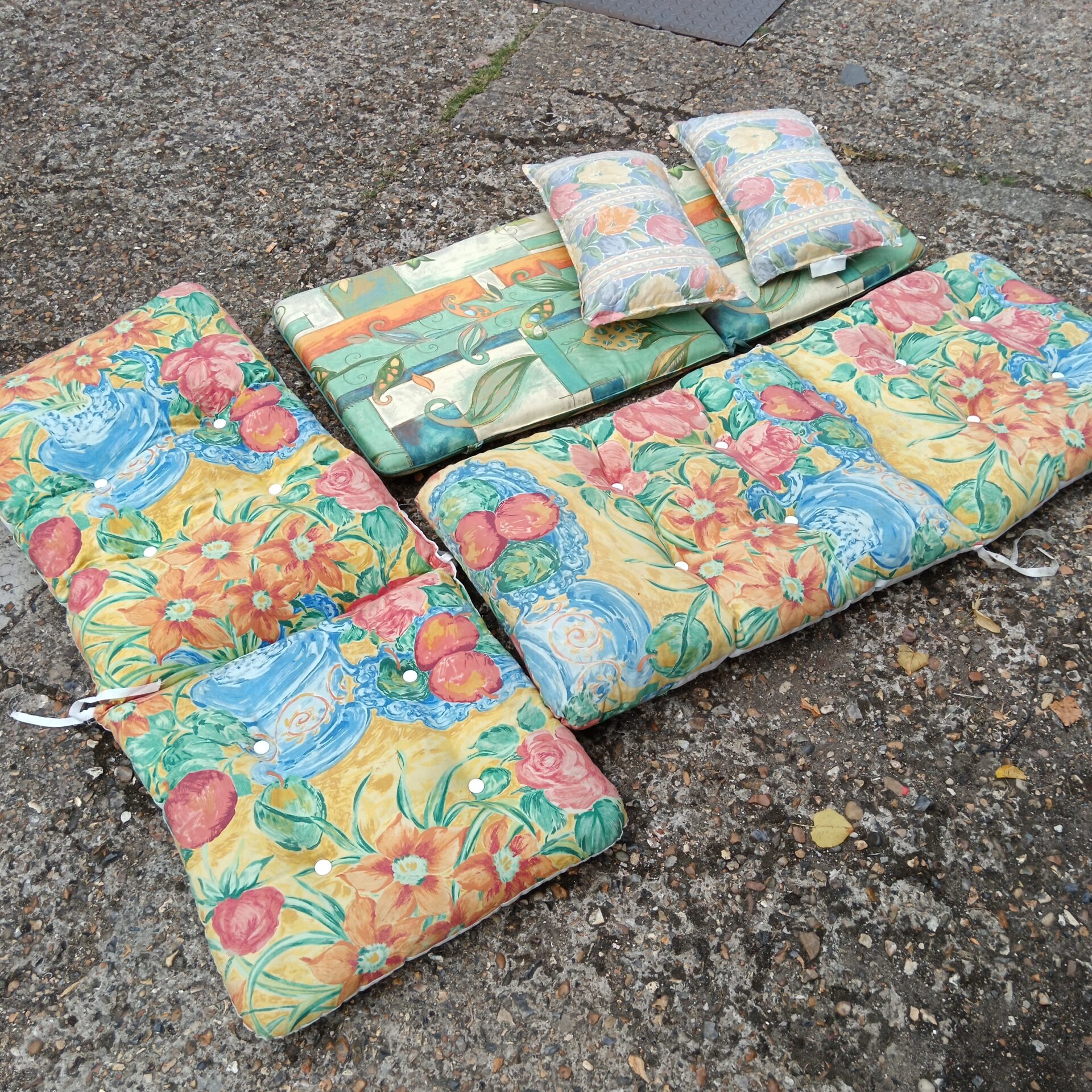 1080 Bundle of recliner chair cushions