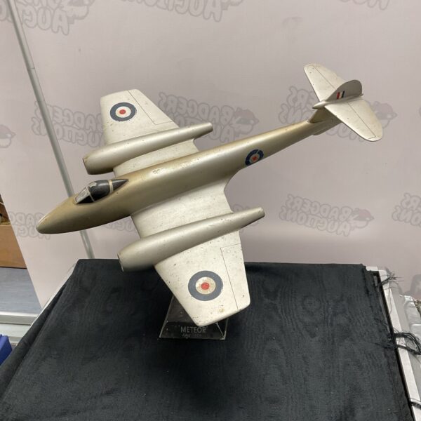 Detailed 1/24 scale Gloster Meteor model plane for collectors.