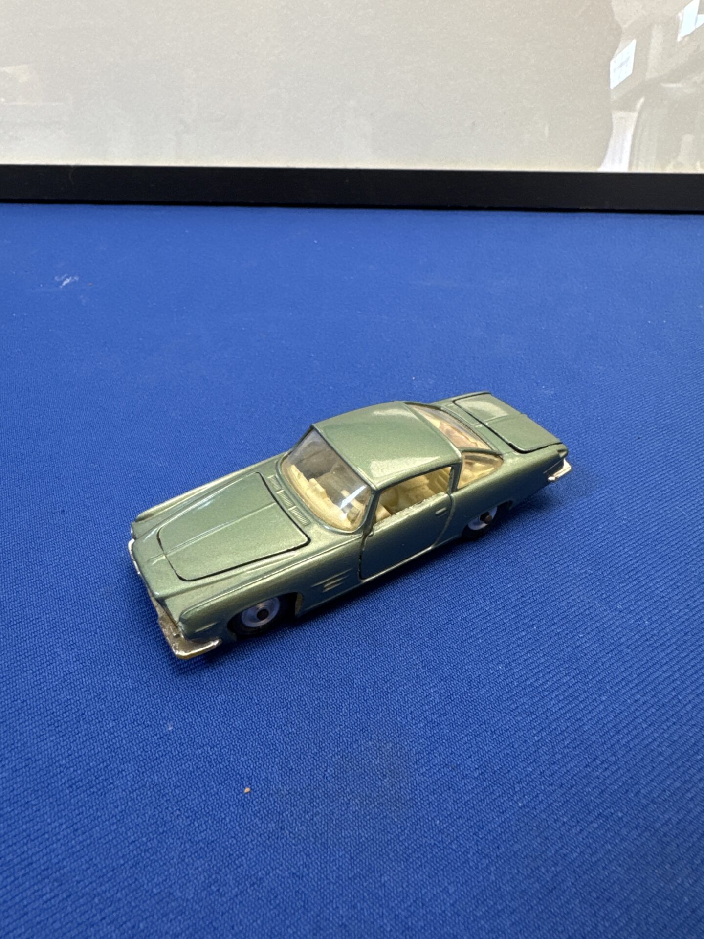 747 Vintage corgi Ford ghia L6.4 with Chrysler v8 engine die cast car