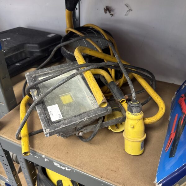Untested 110v site light for construction and work environments.