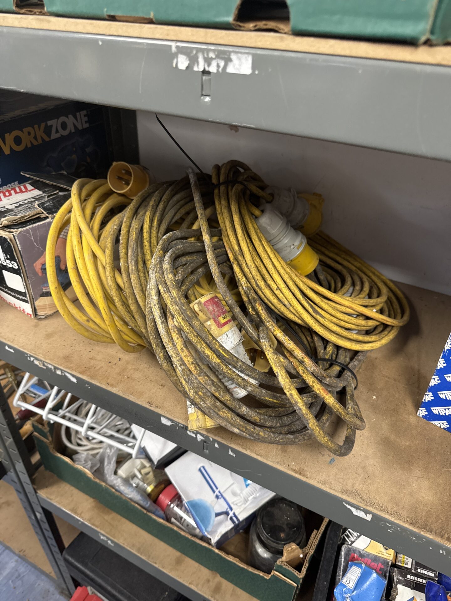 898 Bundle of 110v extension cables