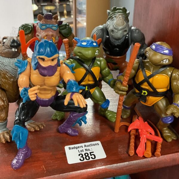 Selection of vintage late 1980s teenage mutant ninja turtles figures