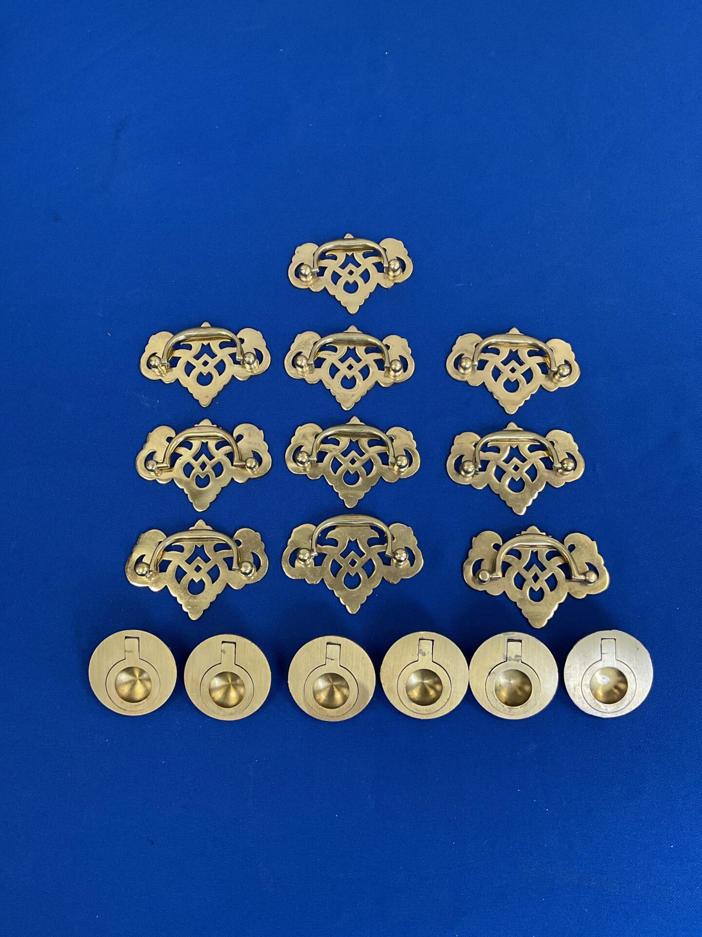 029 Box of brass campaign chest handles