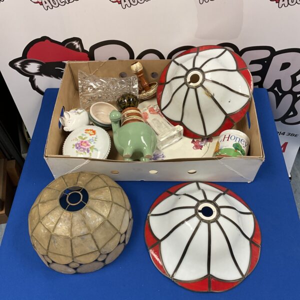 Mixed lot featuring Tiffany style lamp shades and collectibles.