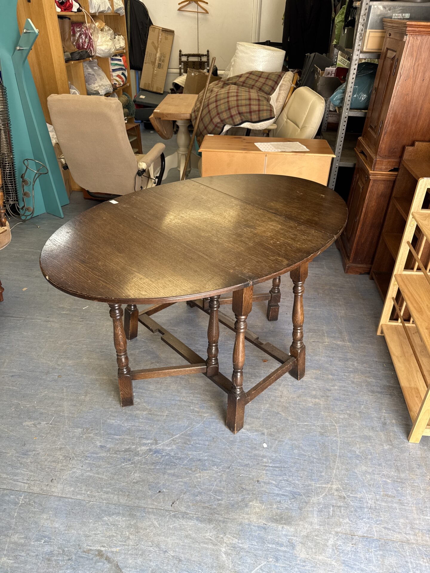 592 Vintage oval mahogany drop leaf gate legged table 53.5” length when fully extended