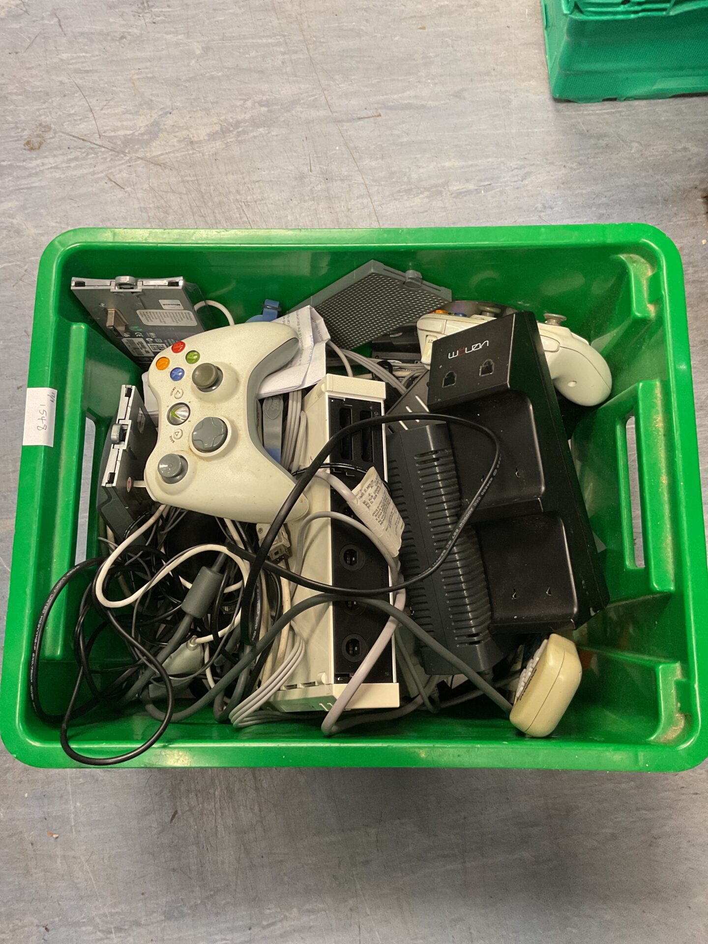 127 Box of gaming items inc nintendo wii console & xbox 360 controllers